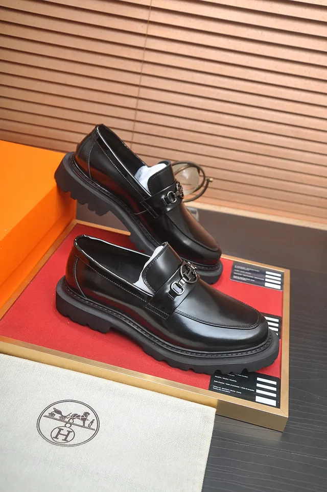 Hermès Black Polished Leather Horsebit Buckle Loafer 4