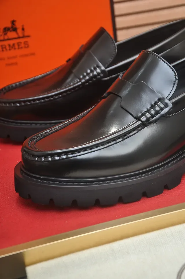 Hermès Black Polished Leather Moc-Toe Stitching Loafer 2