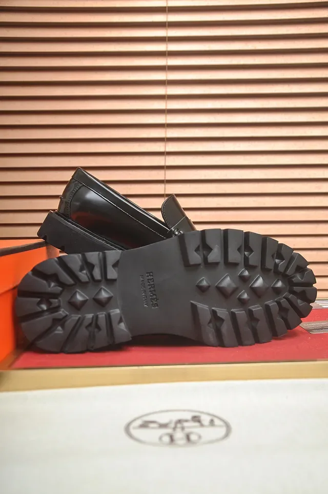 Hermès Black Polished Leather Moc-Toe Stitching Loafer 3