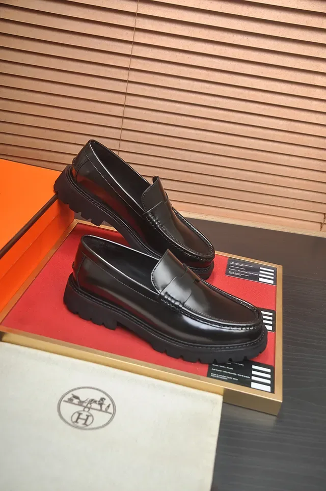 Hermès Black Polished Leather Moc-Toe Stitching Loafer 4