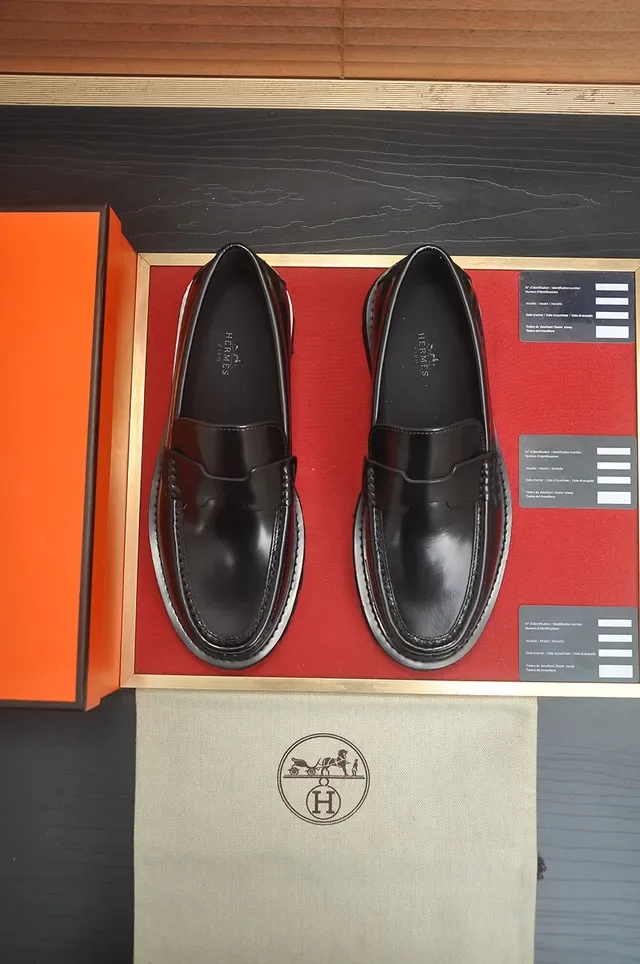 Hermès Black Polished Leather Moc-Toe Stitching Loafer 5