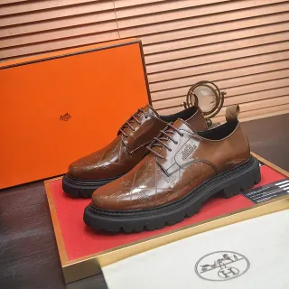 Hermès Sapatos Oxford de couro polido marrom preto com embossing diamond-quilted