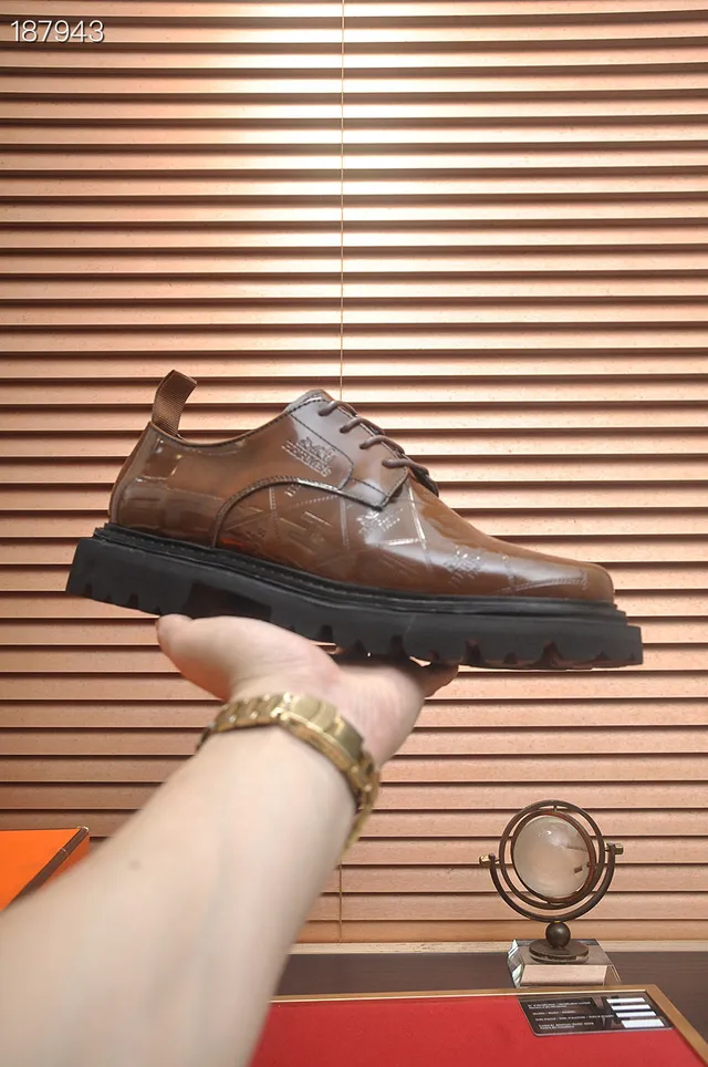 Hermès Zapatos Oxford de cuero pulido marrón negro con estampado diamond-quilted 5