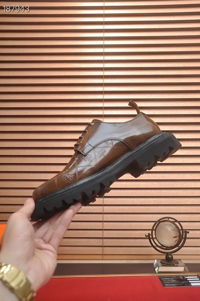 Hermès Zapatos Oxford de cuero pulido marrón negro con estampado diamond-quilted 7
