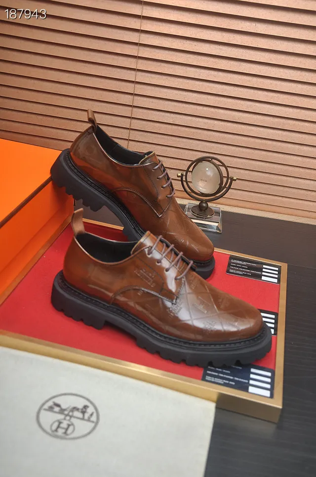 Hermès Zapatos Oxford de cuero pulido marrón negro con estampado diamond-quilted 8