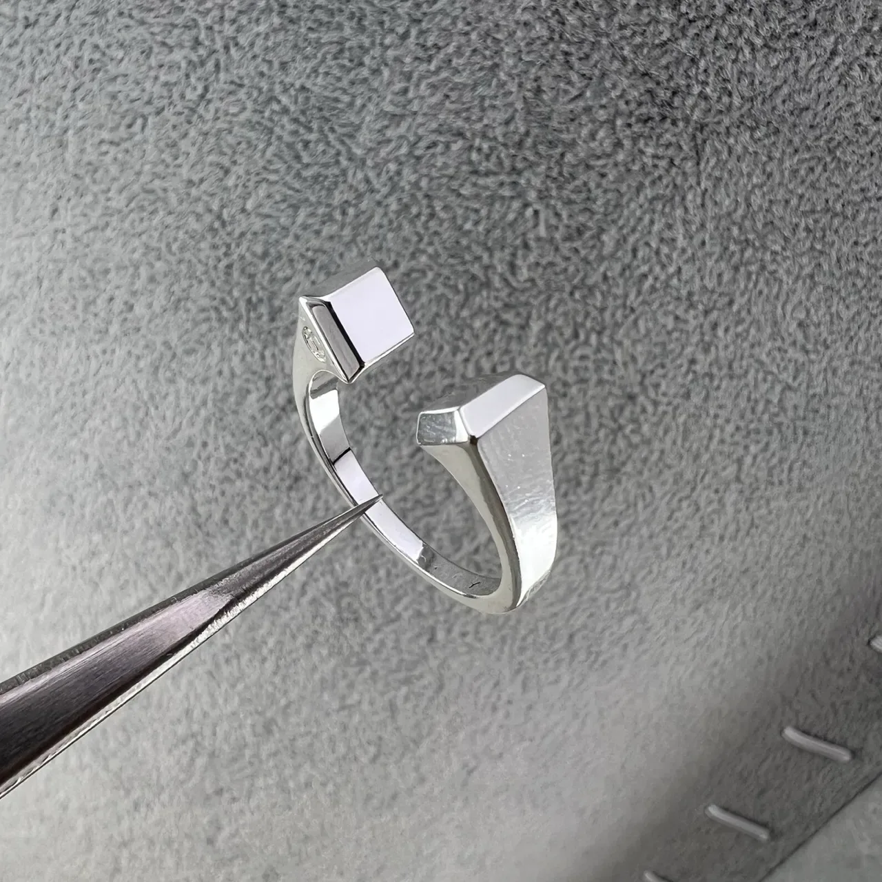 Hermès C de Silver Gold Open Geometric Square-Ended Ring 3