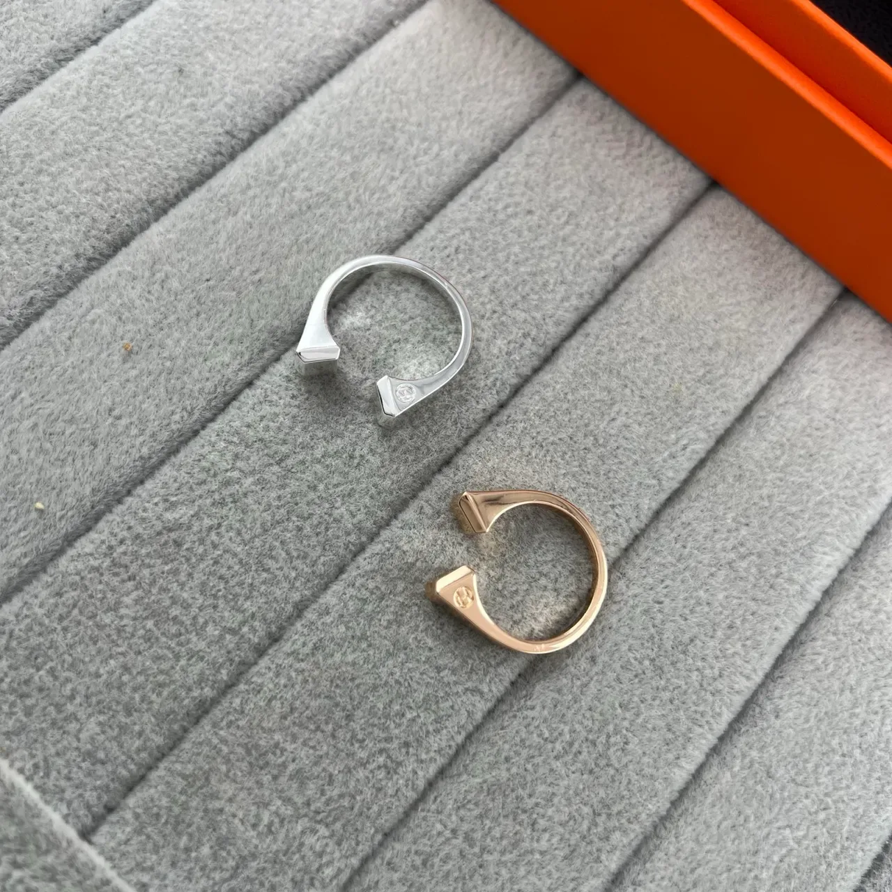 Hermès C de Silver Gold Open Geometric Square-Ended Ring 7