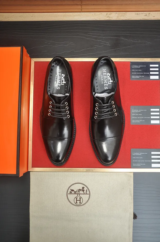 Hermès Chaussures Oxford en Cuir Noir Poli avec Embout en Cap 5