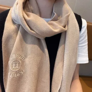 Hermès وشاح كشمير بيج لوجو مطروز