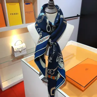 Hermès घुड़सवारी पैटर्न नेवी रेशम स्कार्फ