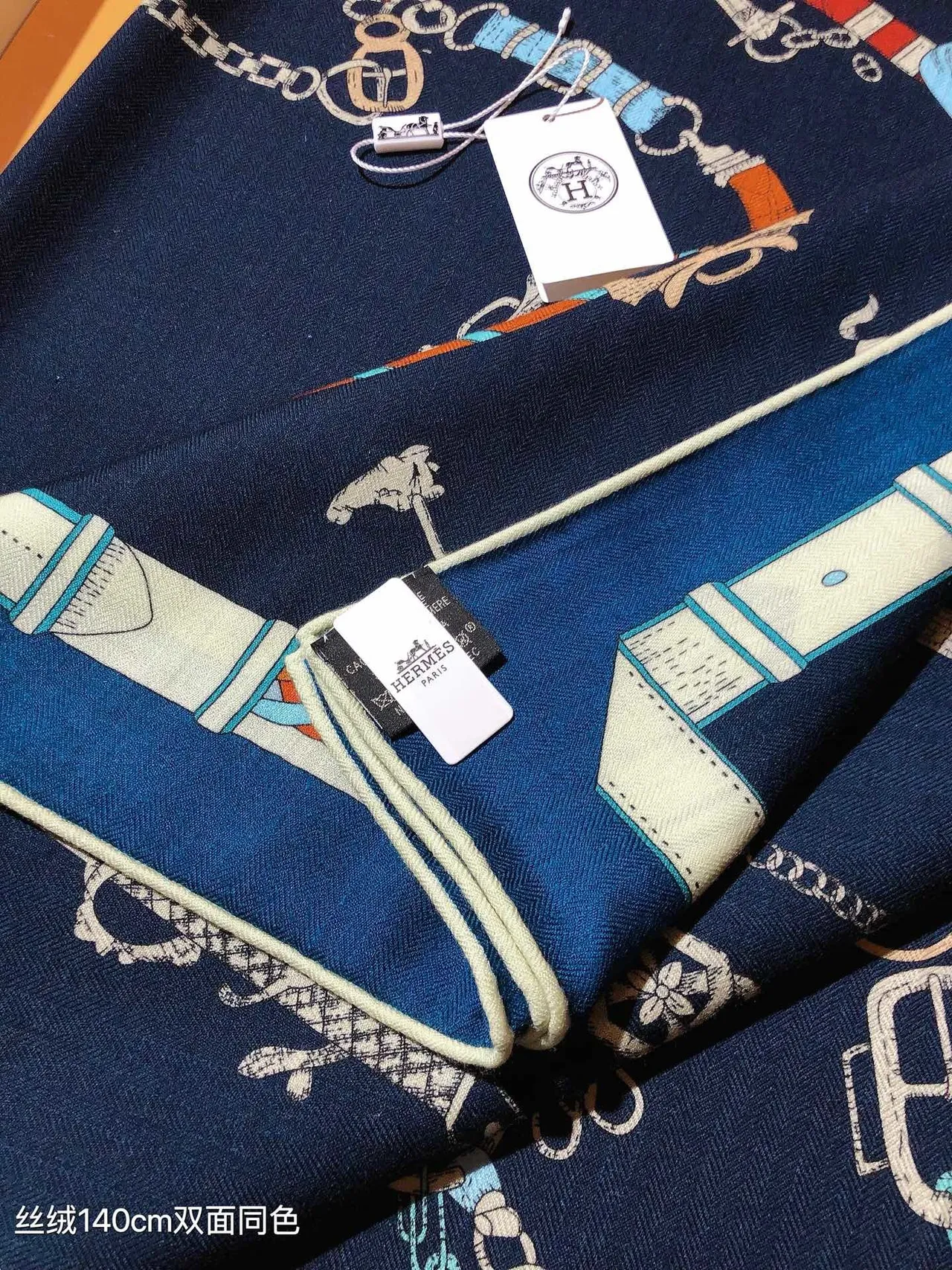 Hermès Motif Équestre Écharpe de Soie Marine 8
