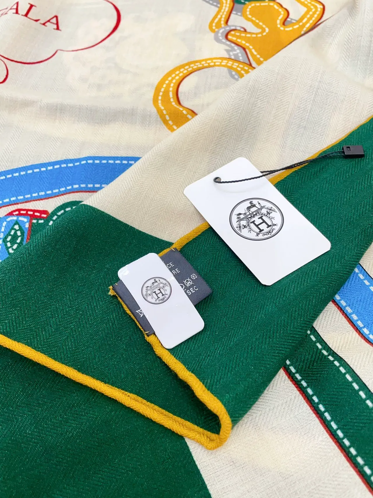 Hermès সবুজ বেইজ হেরিংবোন বুনন বহুরঙ প্রিন্টেড ম্যাপ মোটিফ স্কার্ফ 1