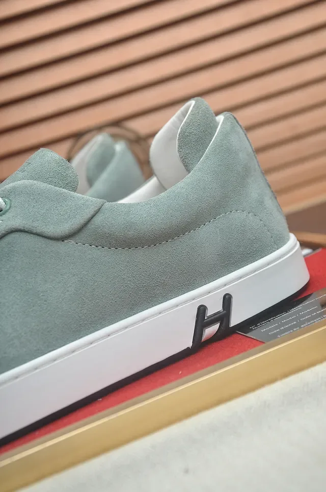 Hermès Vert Blanc Daim Upper Low-Top Lifestyle Sneakers 2