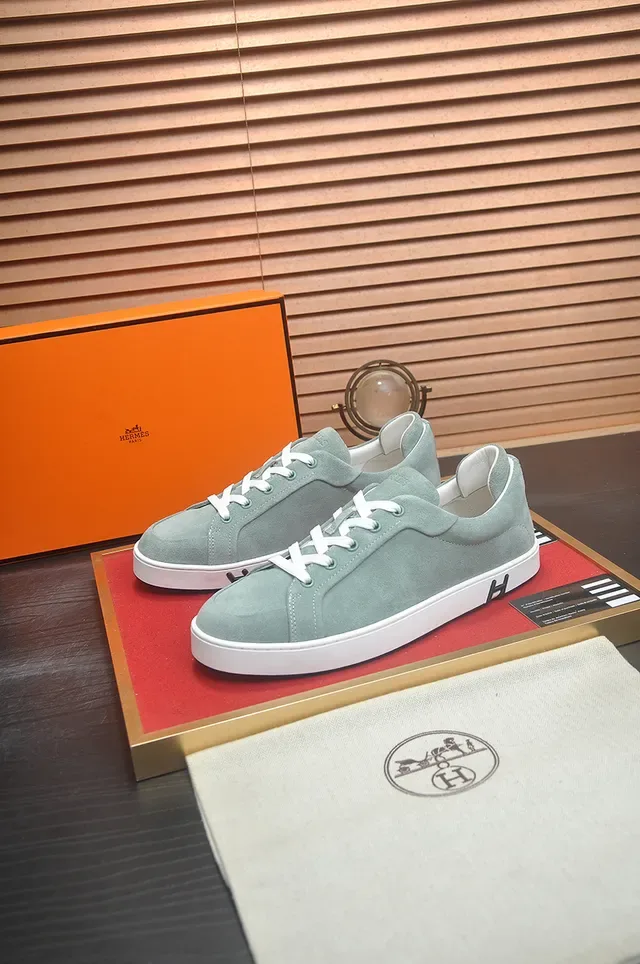 Hermès Vert Blanc Daim Upper Low-Top Lifestyle Sneakers 4