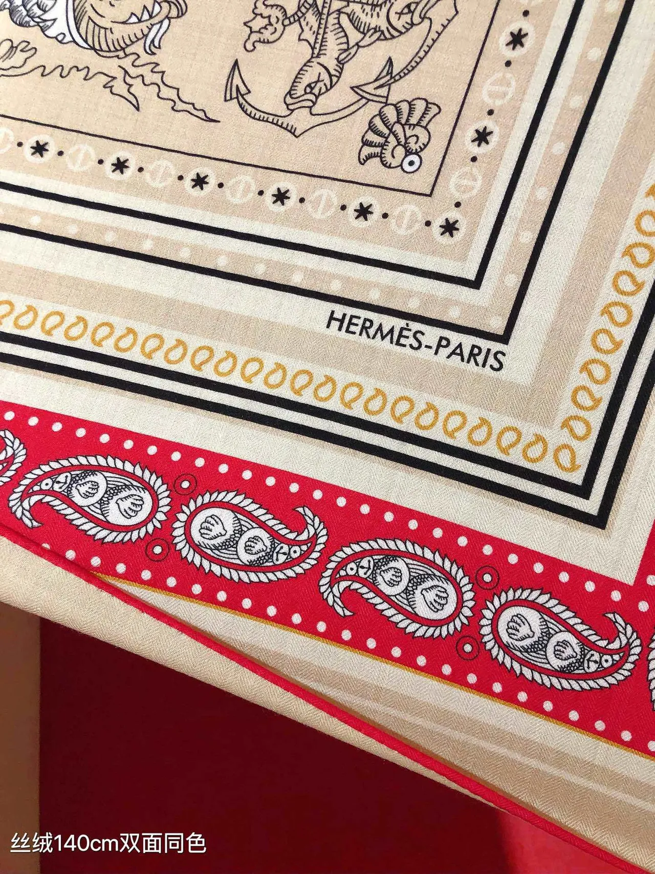 Hermès Île aux Ours Imprimé Beige Rouge Noir Soie Écharpe 6
