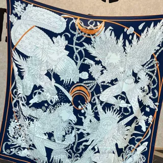 Hermès 四季的圣礼 海军蓝和橙色丝巾