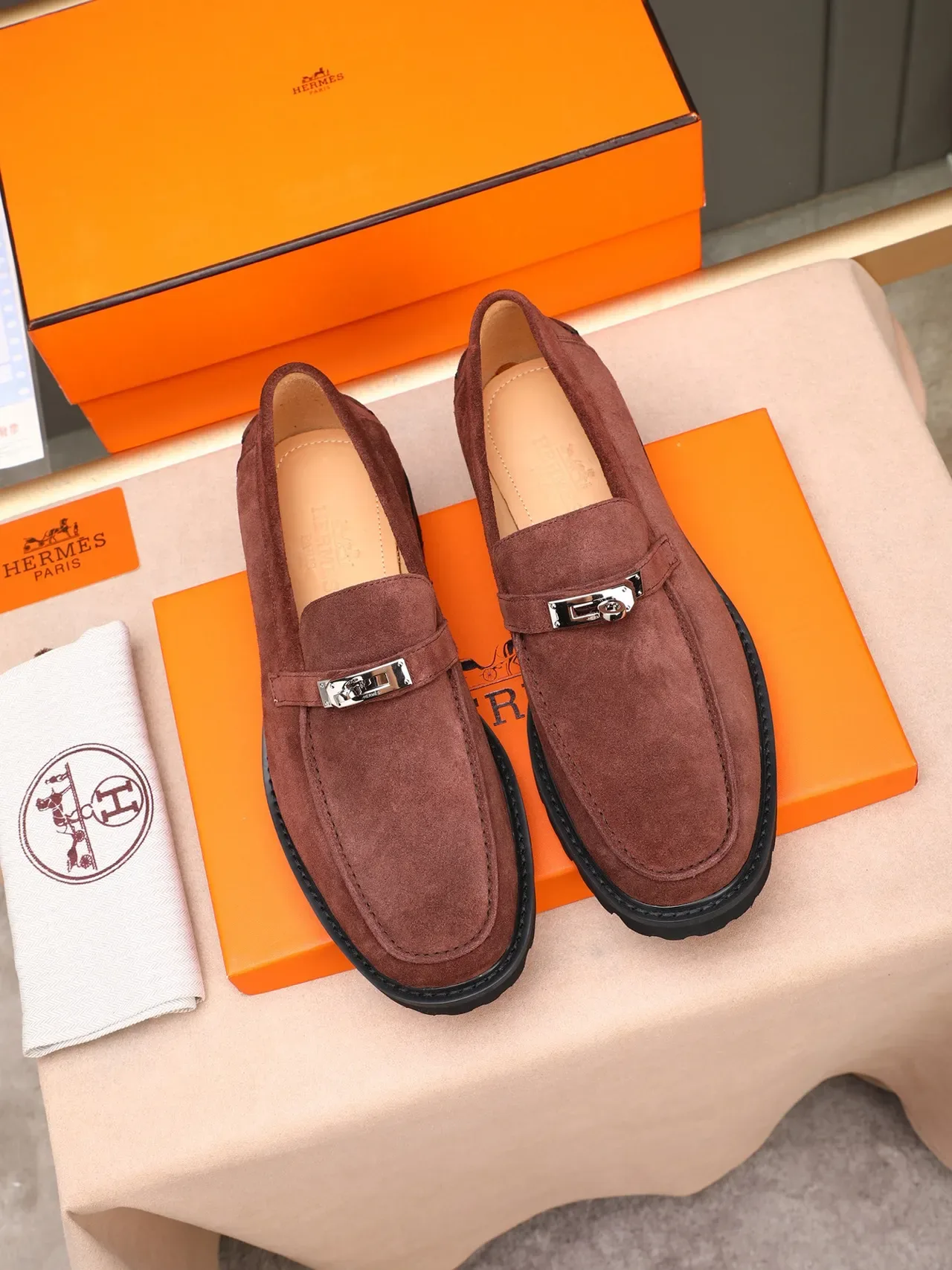 Hermès Loafer Marrom Preto Camurça Fivela Horsebit 2