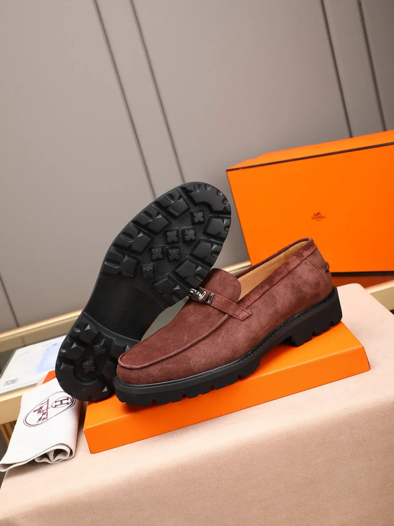 Hermès Loafer Marrom Preto Camurça Fivela Horsebit 4
