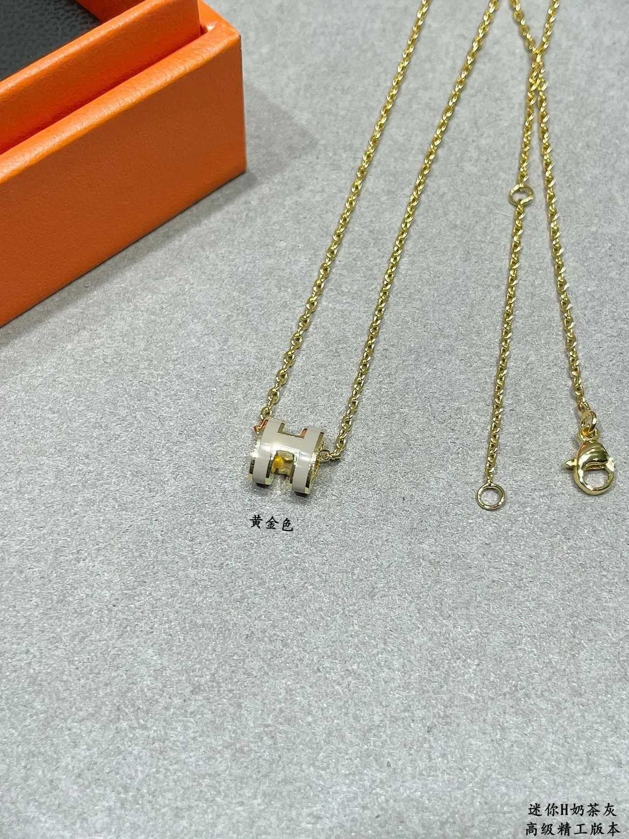 Pendentif mini Hermès Mini H or argent émaillé 3