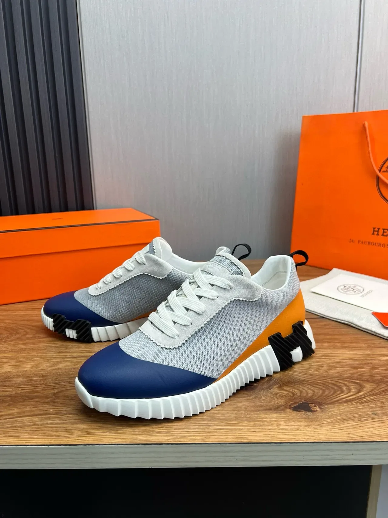 Hermès Navy বহুরঙ কালার-ব্লকড স্কাল্প্টেড মিডসোল লাইফস্টাইল স্নিকার 1