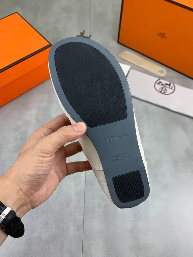 Hermès Off-White Suede Low-Top Lifestyle Sneaker 2