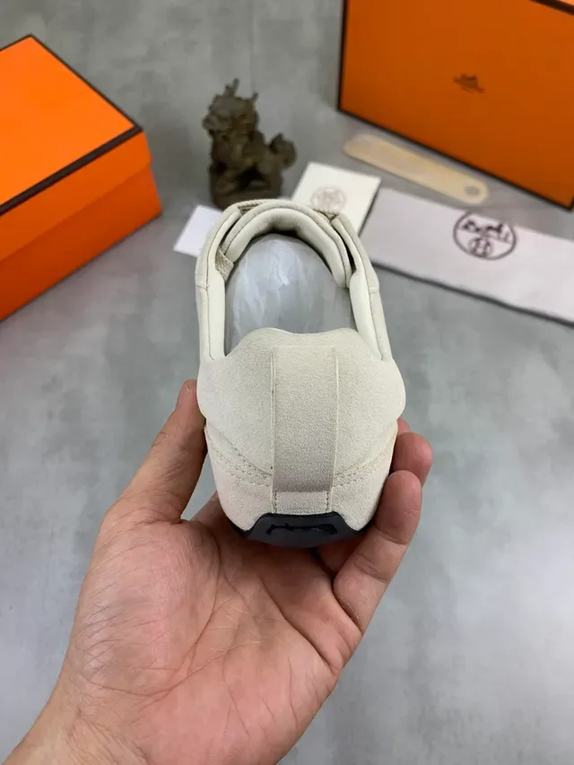 Hermès Off-White Suede Low-Top Lifestyle Sneaker 3