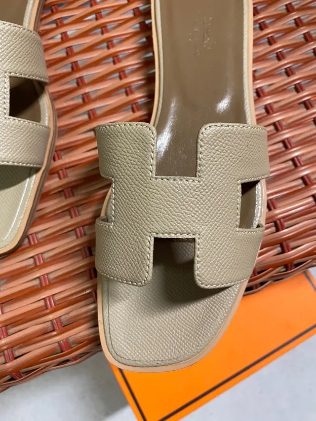 Hermès Oran Beige Pebbled Leather Flat Slippers 2