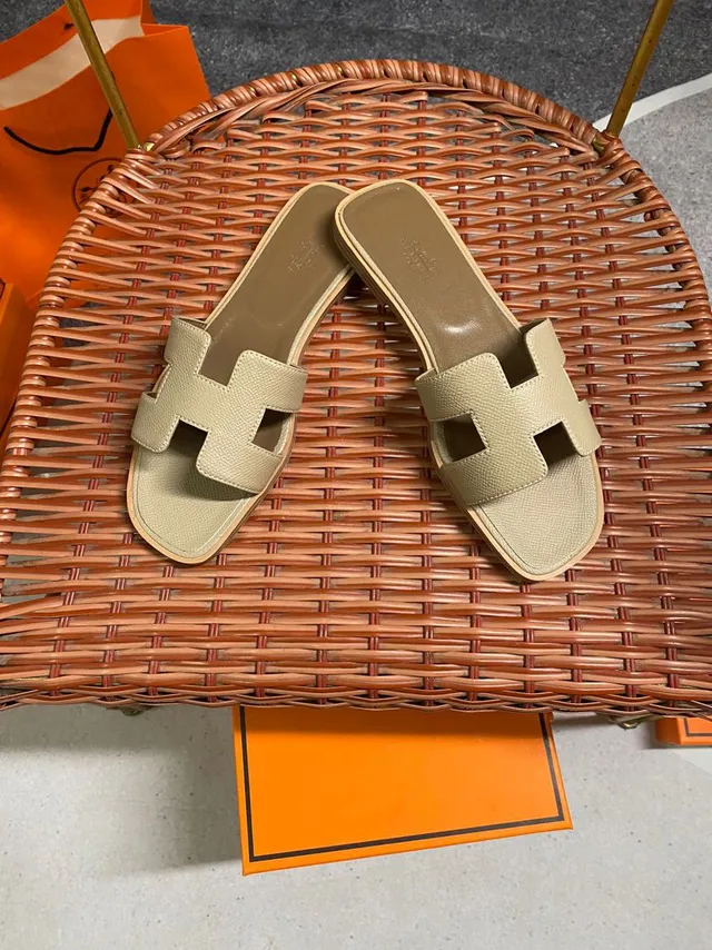 Hermès Oran Beige Pebbled Leather Flat Slippers 3