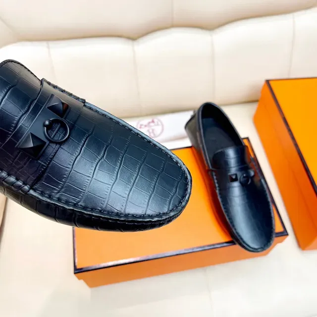 Hermès Oran Black Croc-Embossed Leather Loafers 2