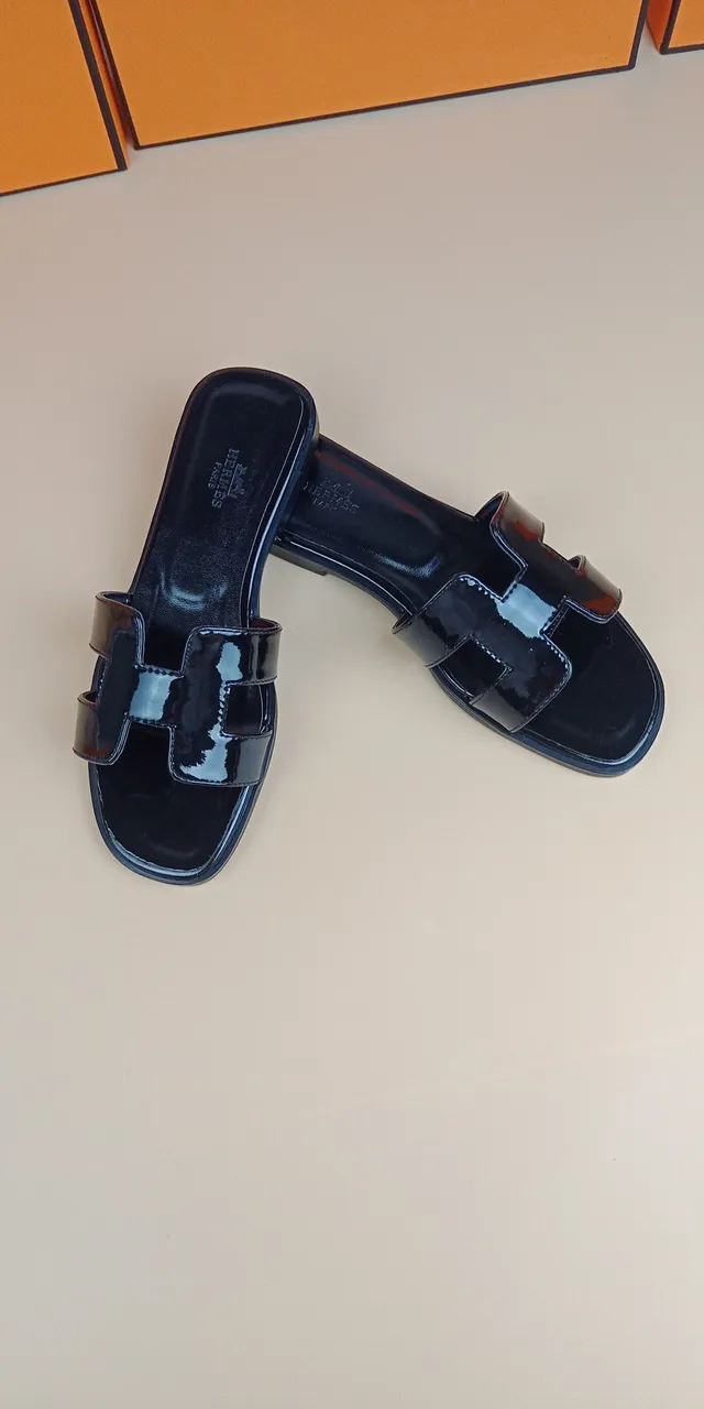 Hermès Oran Glossy Black Patent Leather Slippers 3