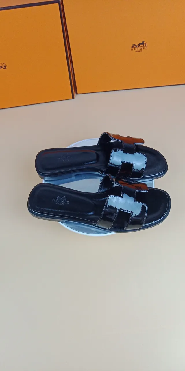 Hermès Oran Glossy Black Patent Leather Slippers 4
