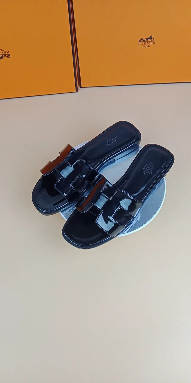 Hermès Oran Glossy Black Patent Leather Slippers 5