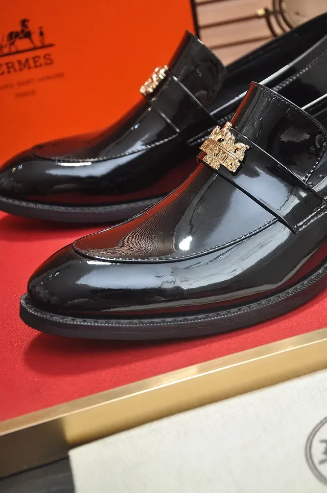 Hermès Oran Mocassins Cuir Noir Verni Boucle Dorée 2