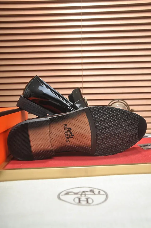 Hermès Oran Mocassins Cuir Noir Verni Boucle Dorée 3
