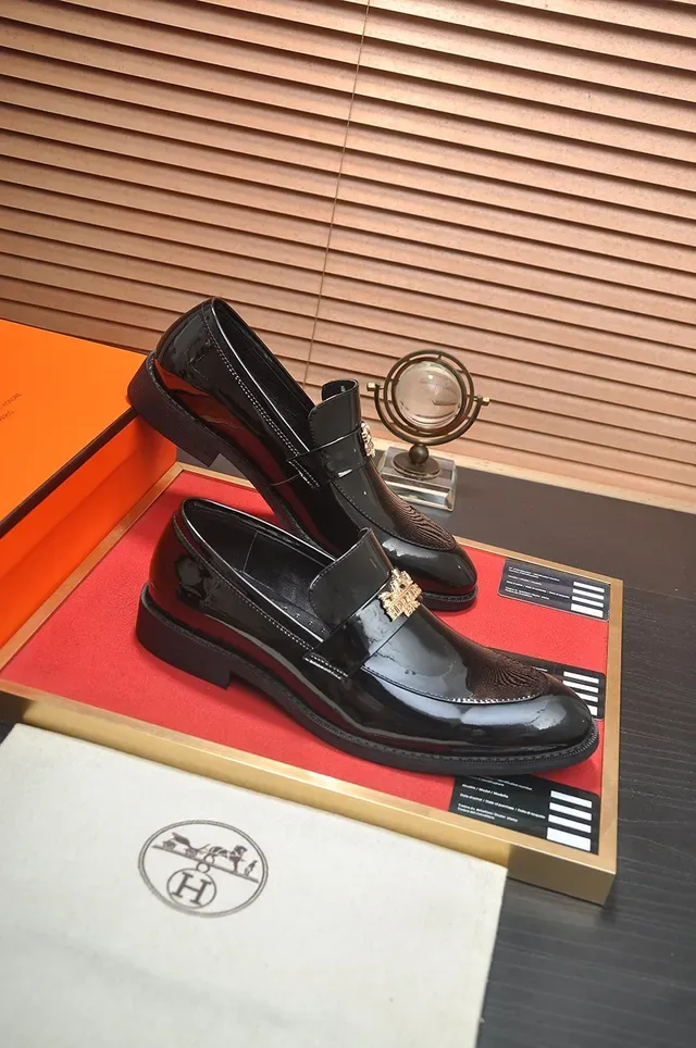 Hermès Oran Mocassins Cuir Noir Verni Boucle Dorée 4