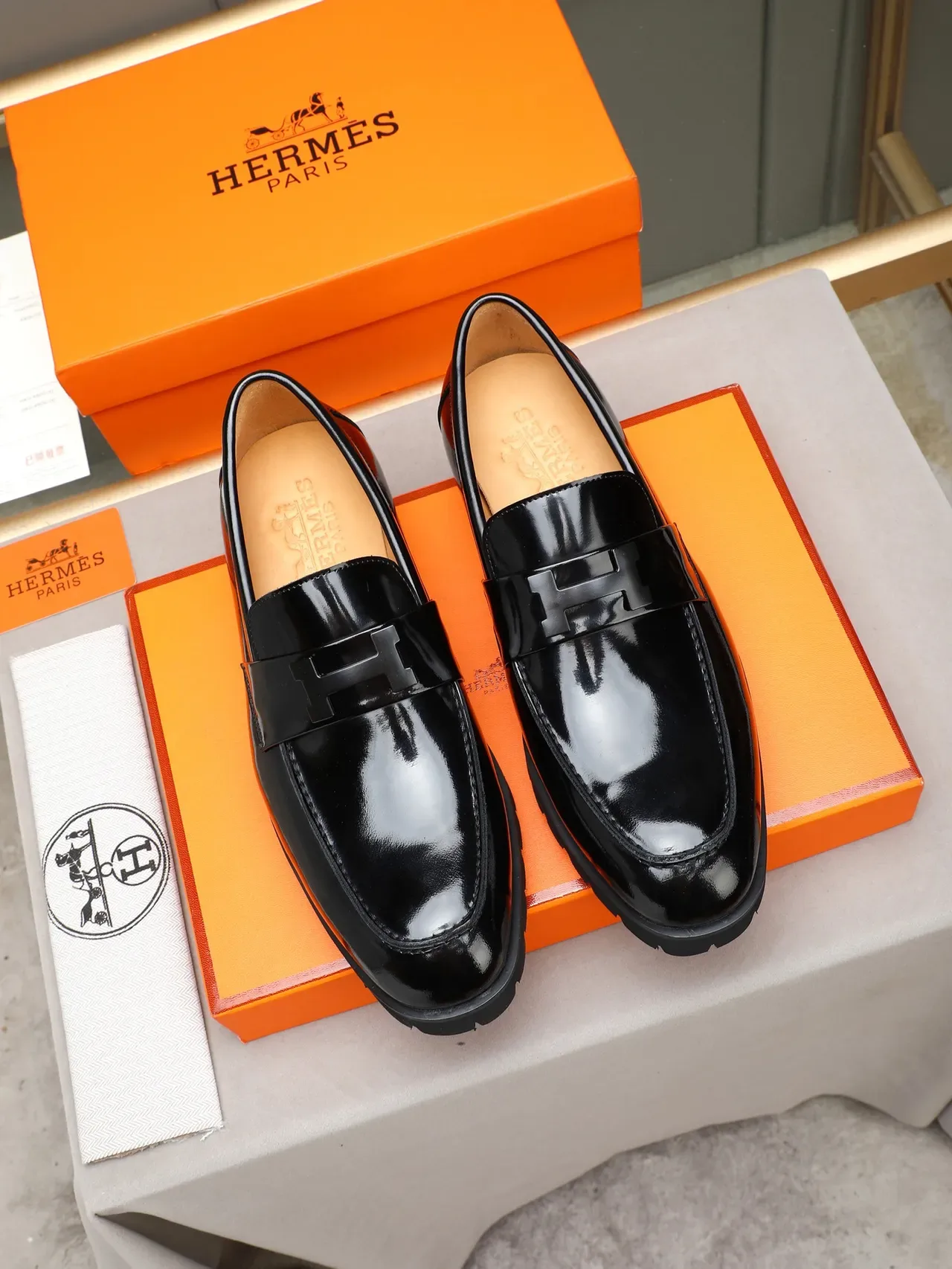 Hermès Oran Mocassins Noirs Cuir Verni à Enfiler 2