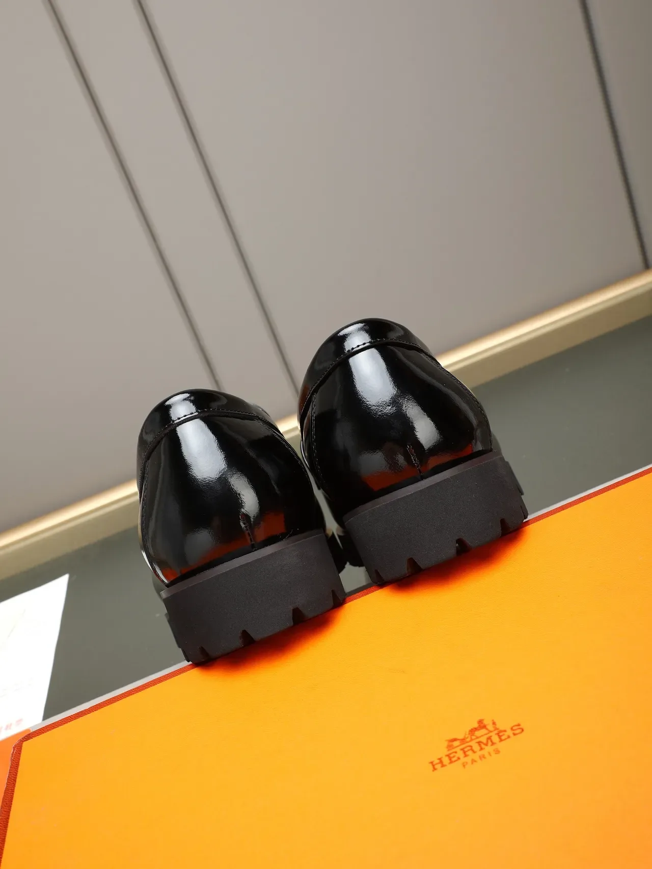 Hermès Oran Mocassins Noirs Cuir Verni à Enfiler 3