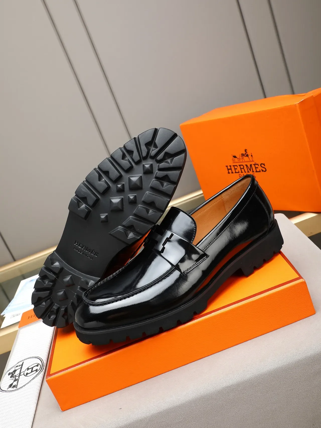 Hermès Oran Mocassins Noirs Cuir Verni à Enfiler 4
