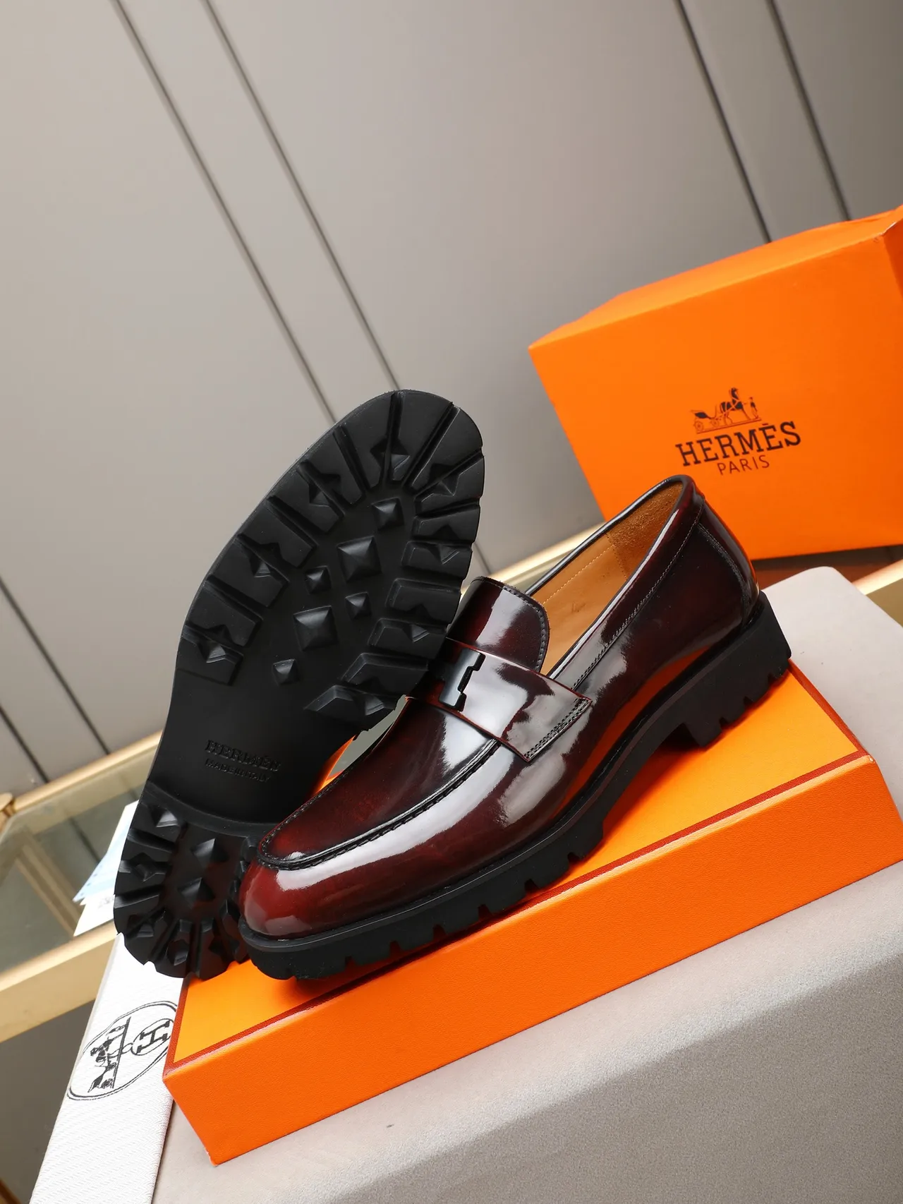 Hermès Oran Loafer Bordeaux Cuir Patenté Slip-On Loafer 4