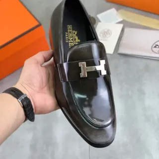 Hermès Oran Loafer Cuero Patentado Gris Brillante Hebilla H Loafers