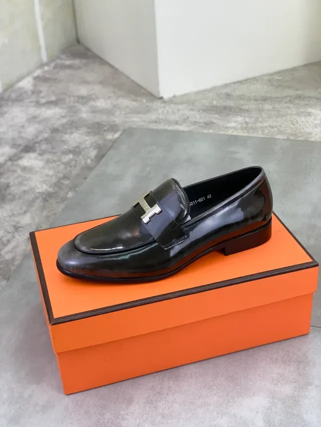 Hermès Oran Loafer Cuir Patenté Gris Brillant Boucle H Loafers 4