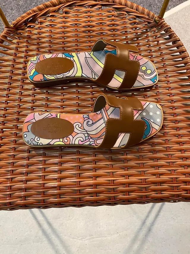 Hermès Oran Multicolor Printed Canvas and Brown Leather Slippers 2
