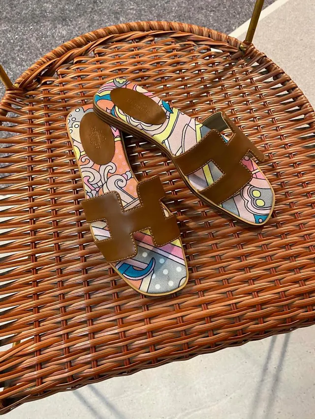 Hermès Oran Multicolor Printed Canvas and Brown Leather Slippers 3