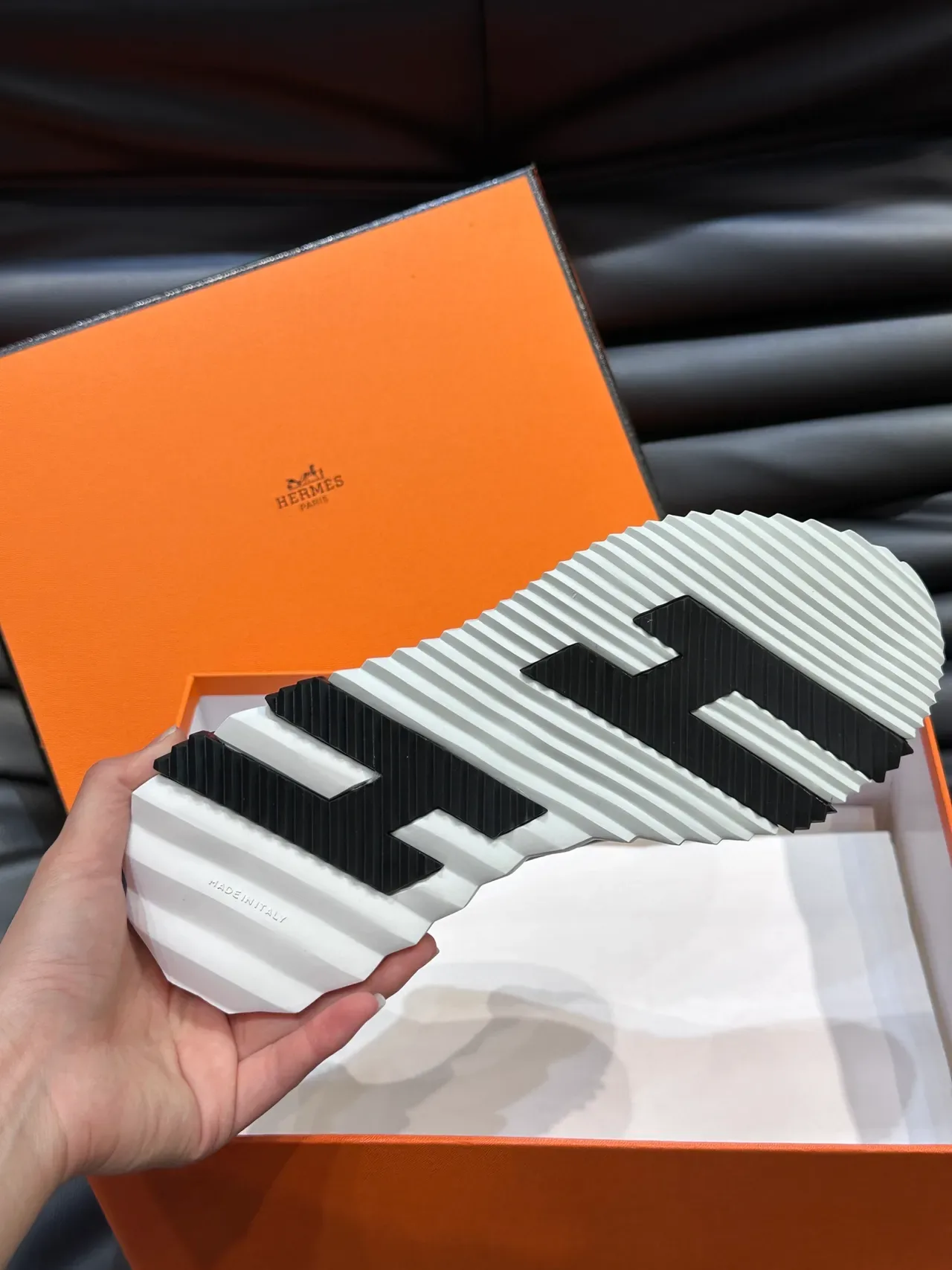 Hermès Oran Sneaker Blanc Orange Gris Noir Lifestyle Sneakers 2