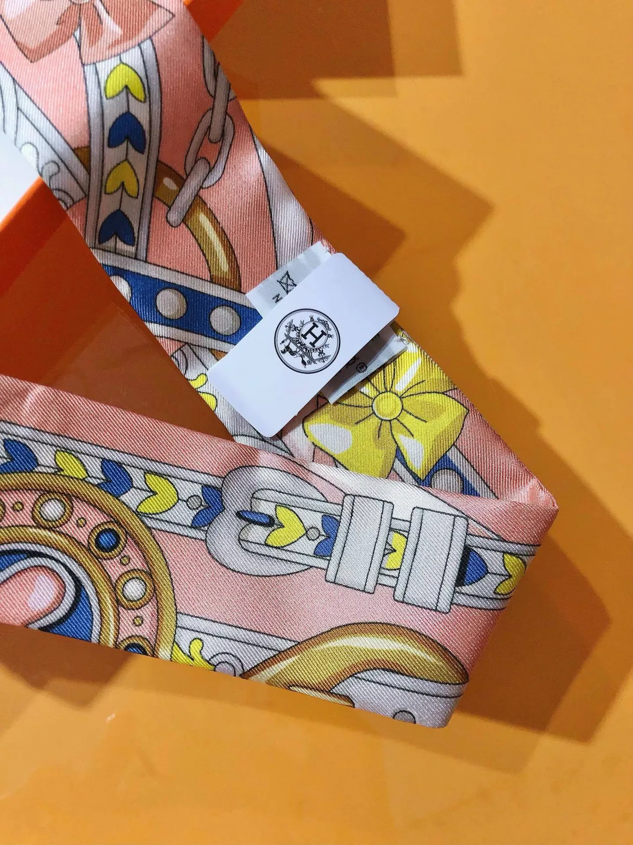 Hermès গোলাপি মাল্টিকালার প্রিন্টেড সংকীর্ণ আয়তাকার সিল্ক স্কার্ফ 6