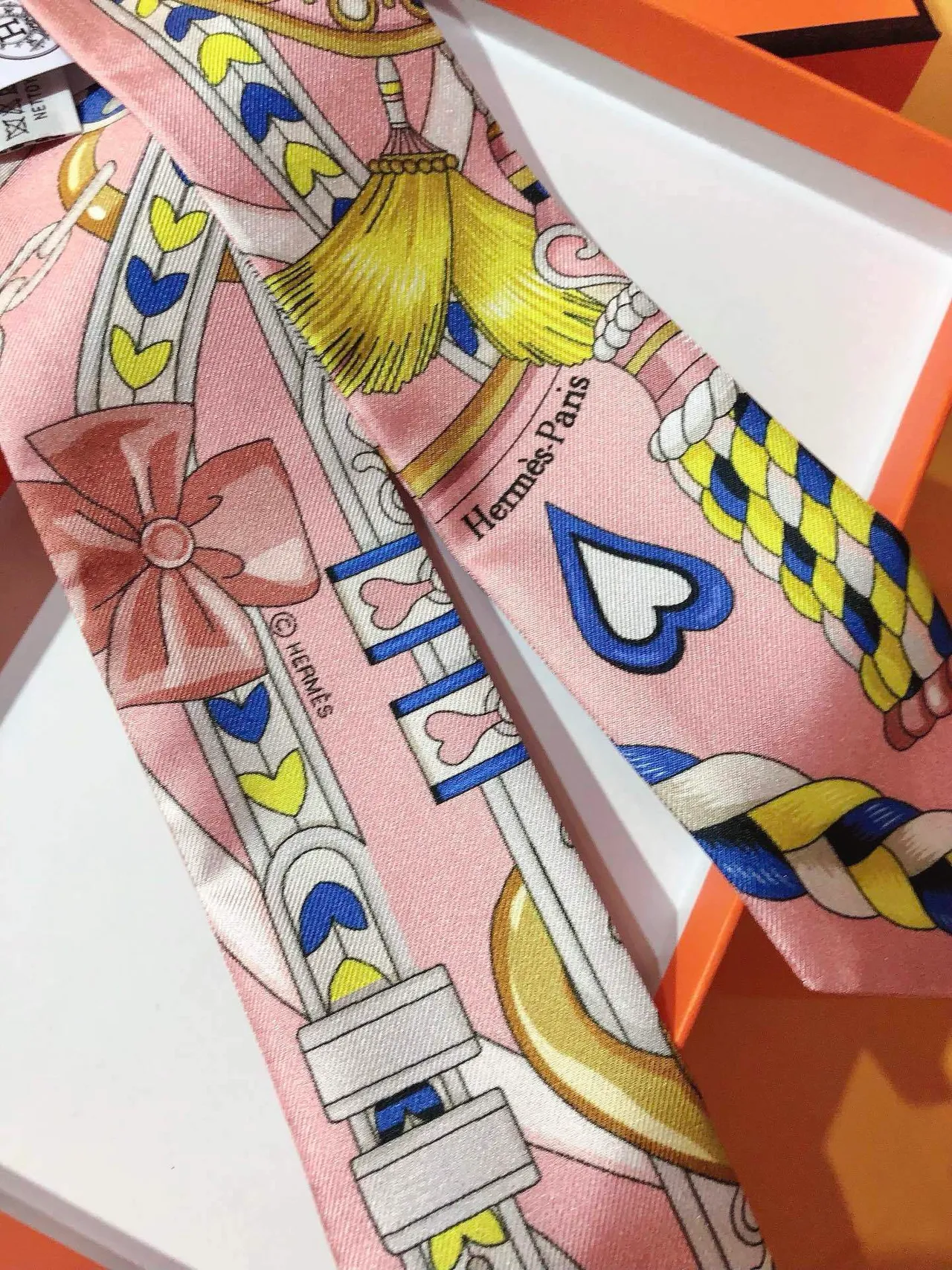 Hermès গোলাপি মাল্টিকালার প্রিন্টেড সংকীর্ণ আয়তাকার সিল্ক স্কার্ফ 7