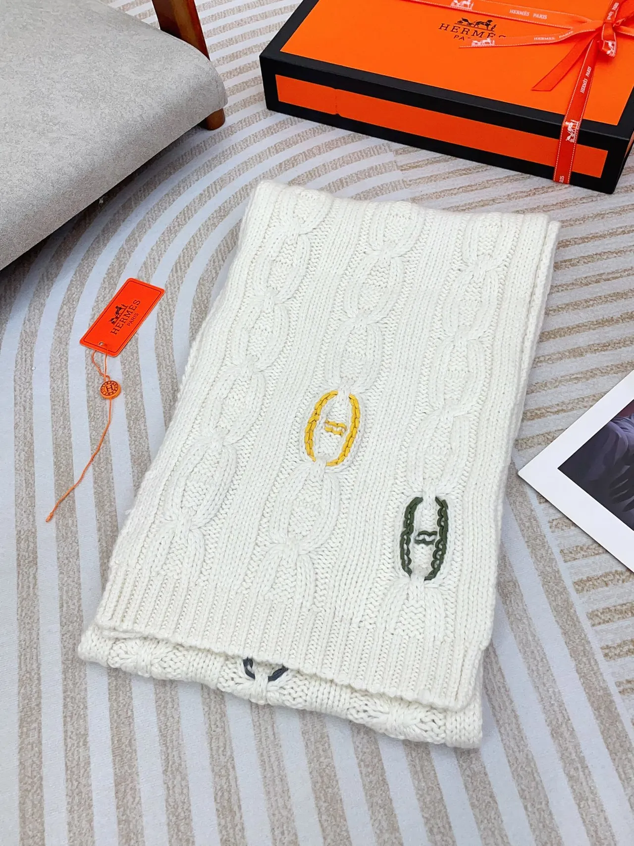 Hermès Blanc et Or Cable-Knit Brodés H-Link Motifs Écharpe en Cachemire 5