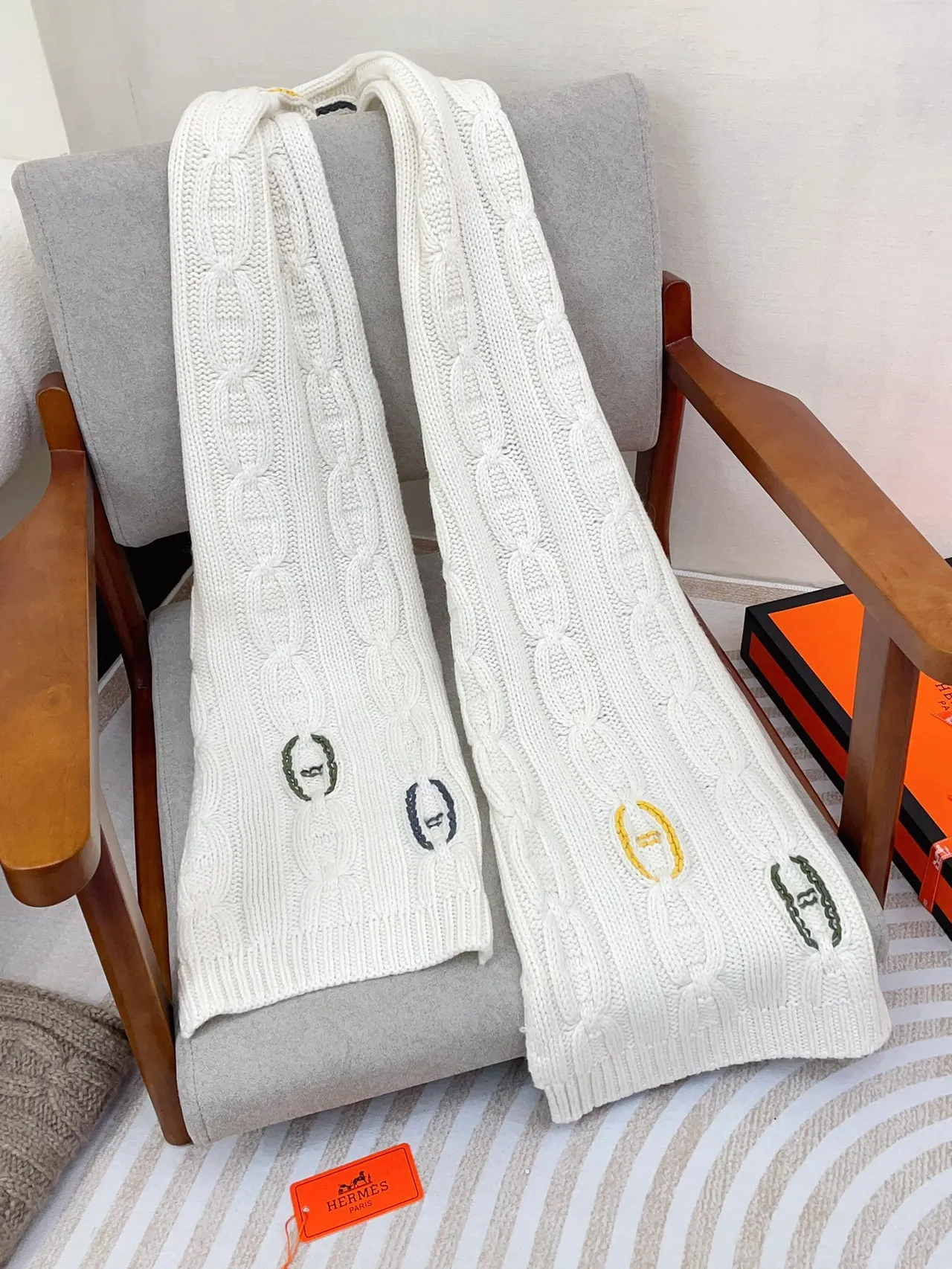 Hermès Blanc et Or Cable-Knit Brodés H-Link Motifs Écharpe en Cachemire 7