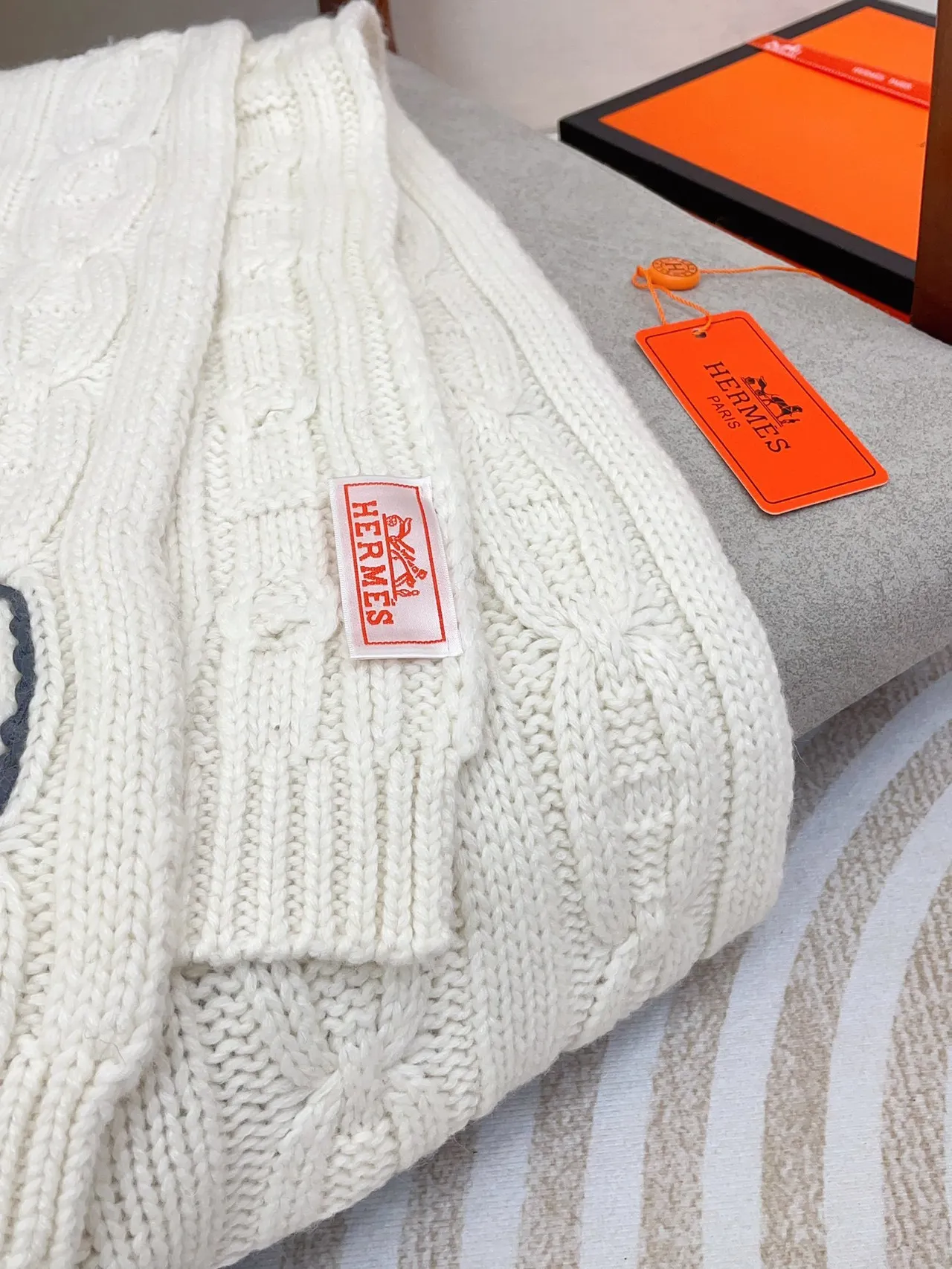 Hermès Blanc et Or Cable-Knit Brodés H-Link Motifs Écharpe en Cachemire 8