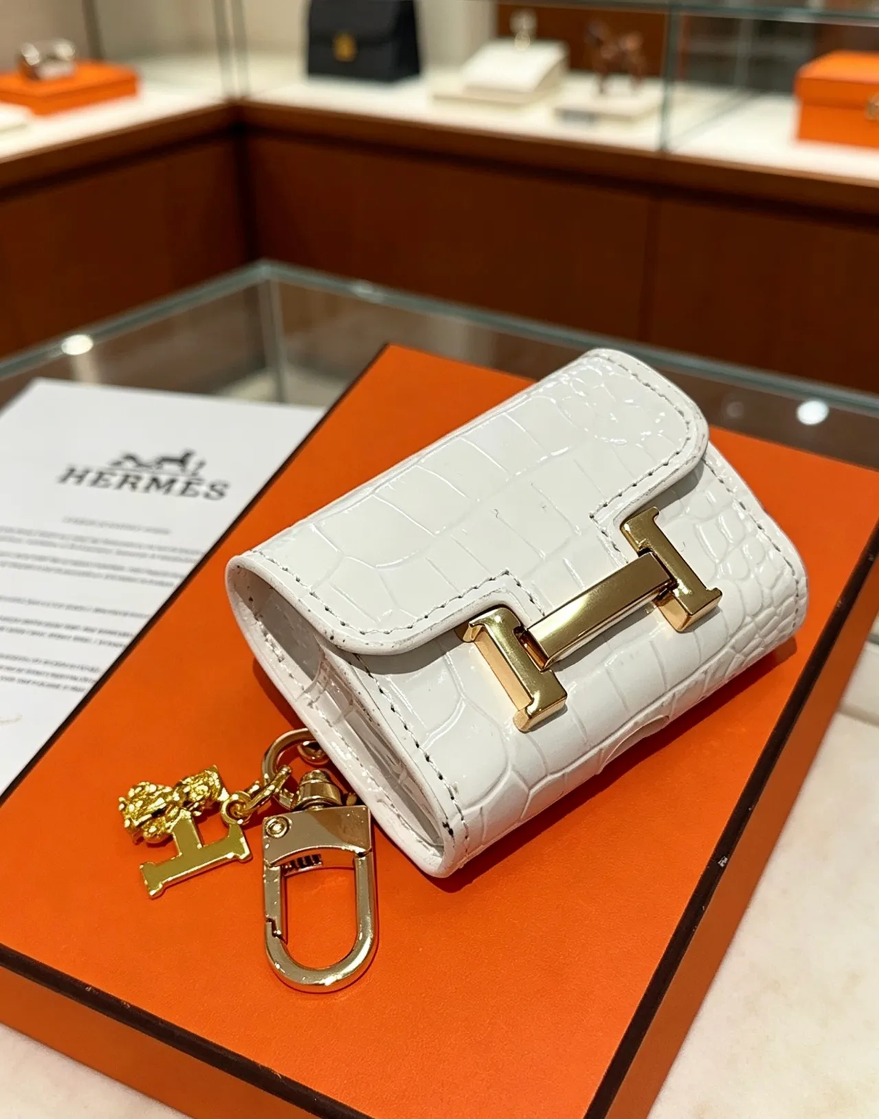 Hermès Ouro Branco Couro Embossado de Crocodilo Fecho em Forma de H Porta-moedas 4